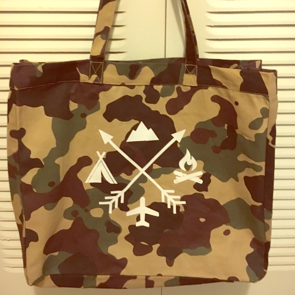 ‼️ Sold ‼️ Camouflage Weekend Tote